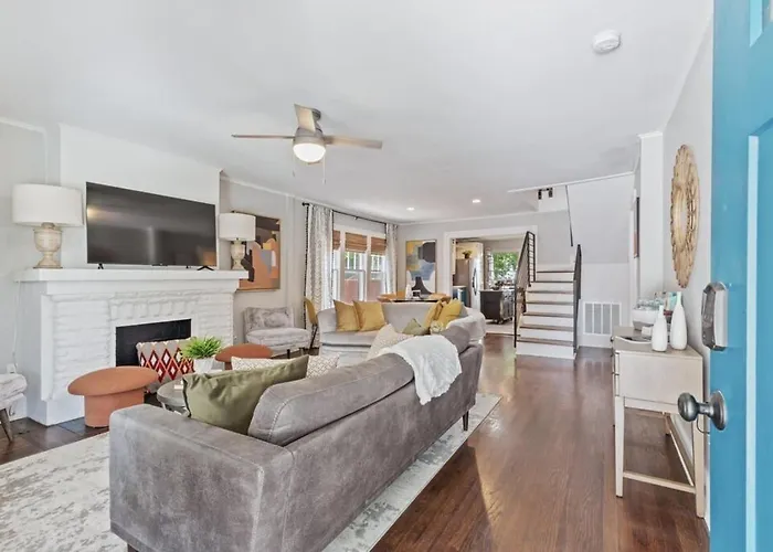 Midtown Masterpiece,hot Tub, Bath - Hvnlyhomes Holiday home