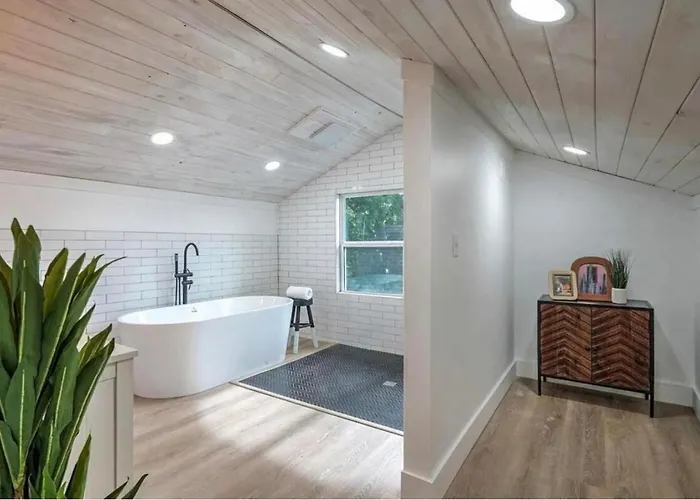 Midtown Masterpiece,hot Tub, Bath - Hvnlyhomes Holiday home Tulsa