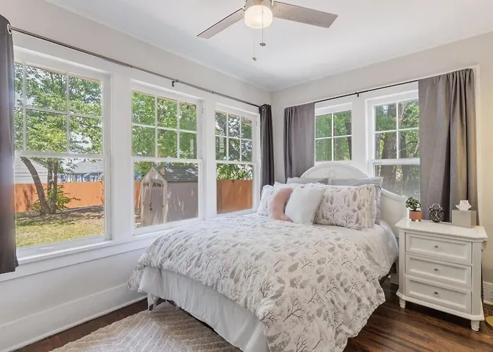 Midtown Masterpiece,hot Tub, Bath - Hvnlyhomes Holiday home *