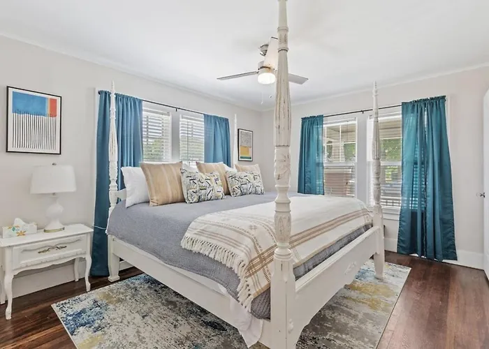Holiday home Midtown Masterpiece,hot Tub, Bath - Hvnlyhomes *