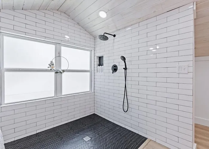 Midtown Masterpiece,hot Tub, Bath - Hvnlyhomes Holiday home Tulsa