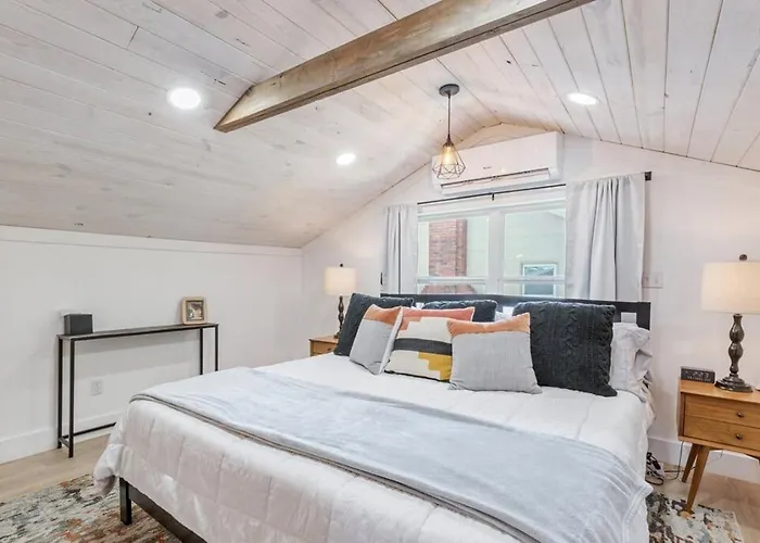 Holiday home Midtown Masterpiece,hot Tub, Bath - Hvnlyhomes Tulsa