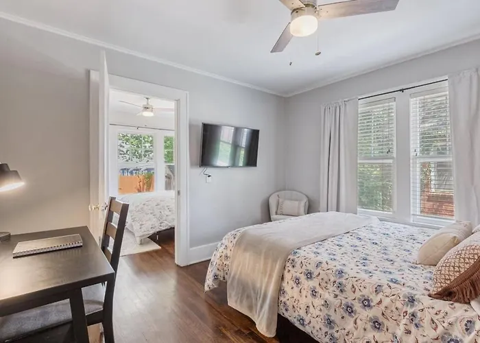 Midtown Masterpiece,hot Tub, Bath - Hvnlyhomes *