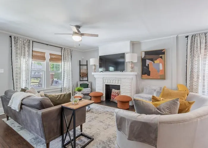 Midtown Masterpiece,hot Tub, Bath - Hvnlyhomes Holiday home