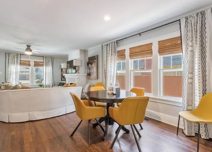 Holiday home Midtown Masterpiece,hot Tub, Bath - Hvnlyhomes