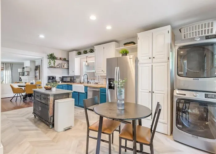 Midtown Masterpiece,hot Tub, Bath - Hvnlyhomes