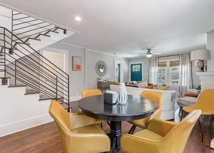 Holiday home Midtown Masterpiece,hot Tub, Bath - Hvnlyhomes