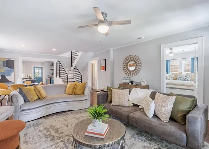 Holiday home Midtown Masterpiece,hot Tub, Bath - Hvnlyhomes *