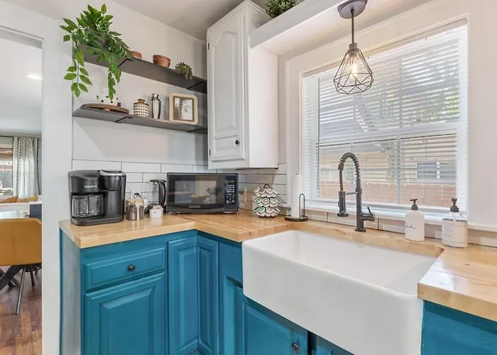 Midtown Masterpiece,hot Tub, Bath - Hvnlyhomes Holiday home